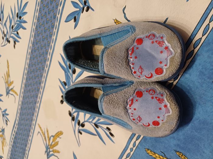 pantoufles et chaussettes antidérapantes Pointure 24 - photo numéro 3