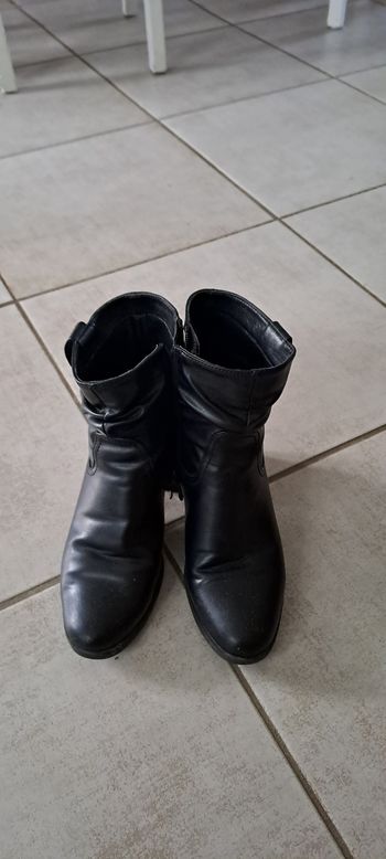 Bottines dessus cuir noir