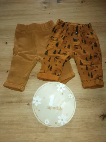 2 pantalon chaud taille 1 mois