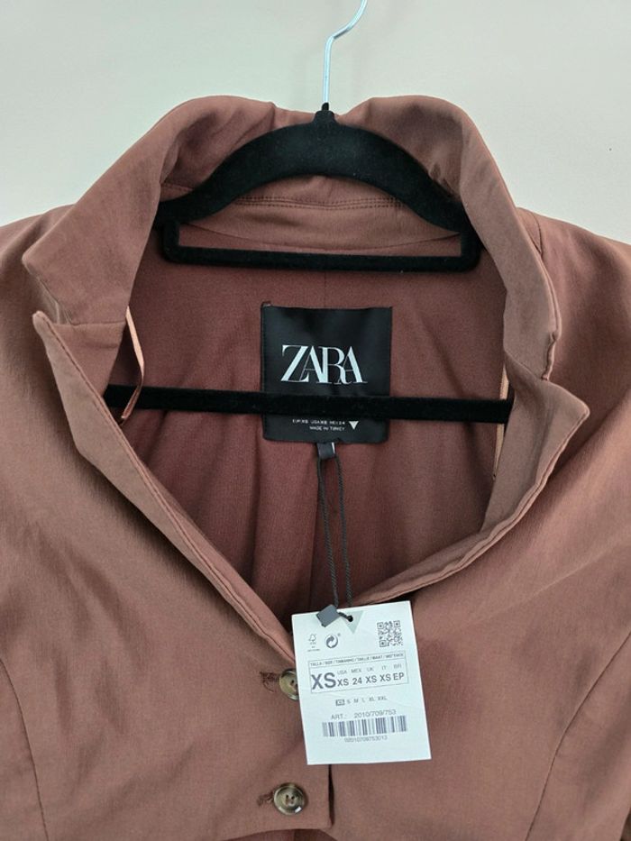 Veste cintrée asymétrique Zara marron boutonnée taille XS avec col structuré - photo numéro 3