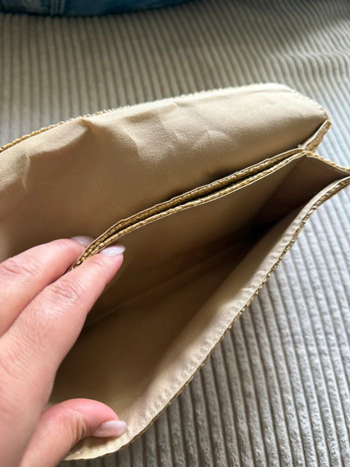Jolie pochette beige tissée avec fermeture dorée - photo numéro 4