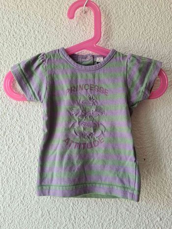 tee-shirt vert et violet