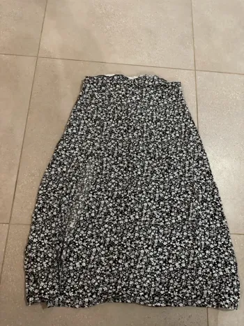 Jupe noire et blanche en très bon état, 38x80cm