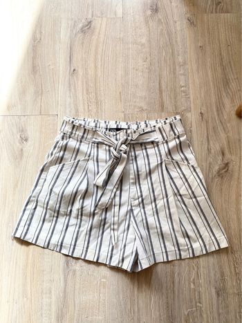 Short rayé Zara taille m 38 blanc