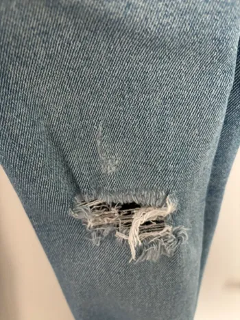 Jeans skinny taille haute avec découpage