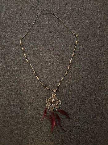 Sautoir collier long pendentif et plumes