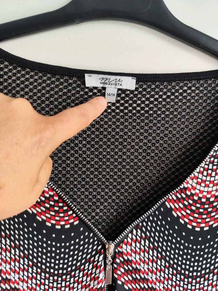 Jolie blouse à motifs avec dentelle dans le dos taille 54/56 Modavista - photo numéro 4