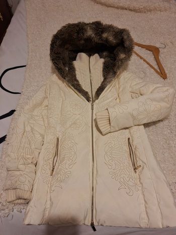 Doudoune desigual tres chaude et élégante 