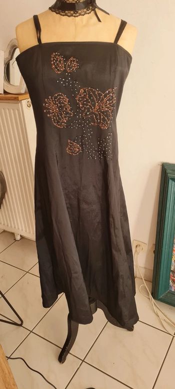 Robe longue satinée noire 38
