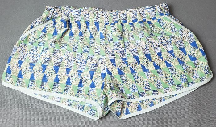 short femme coloré - photo numéro 2