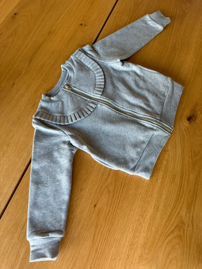 Veste/Cardigan zippée ML gris chiné, rebord plissé NEUVE - Taille 4 Ans - photo numéro 7