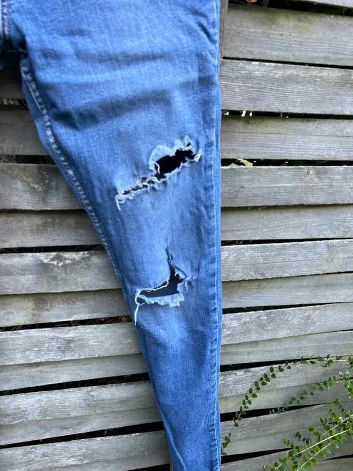 Jean troué Kiabi – Taille 38 Slim très bon état - photo numéro 4