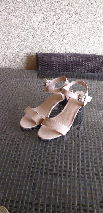 Nu pieds petits talons de 6 cms