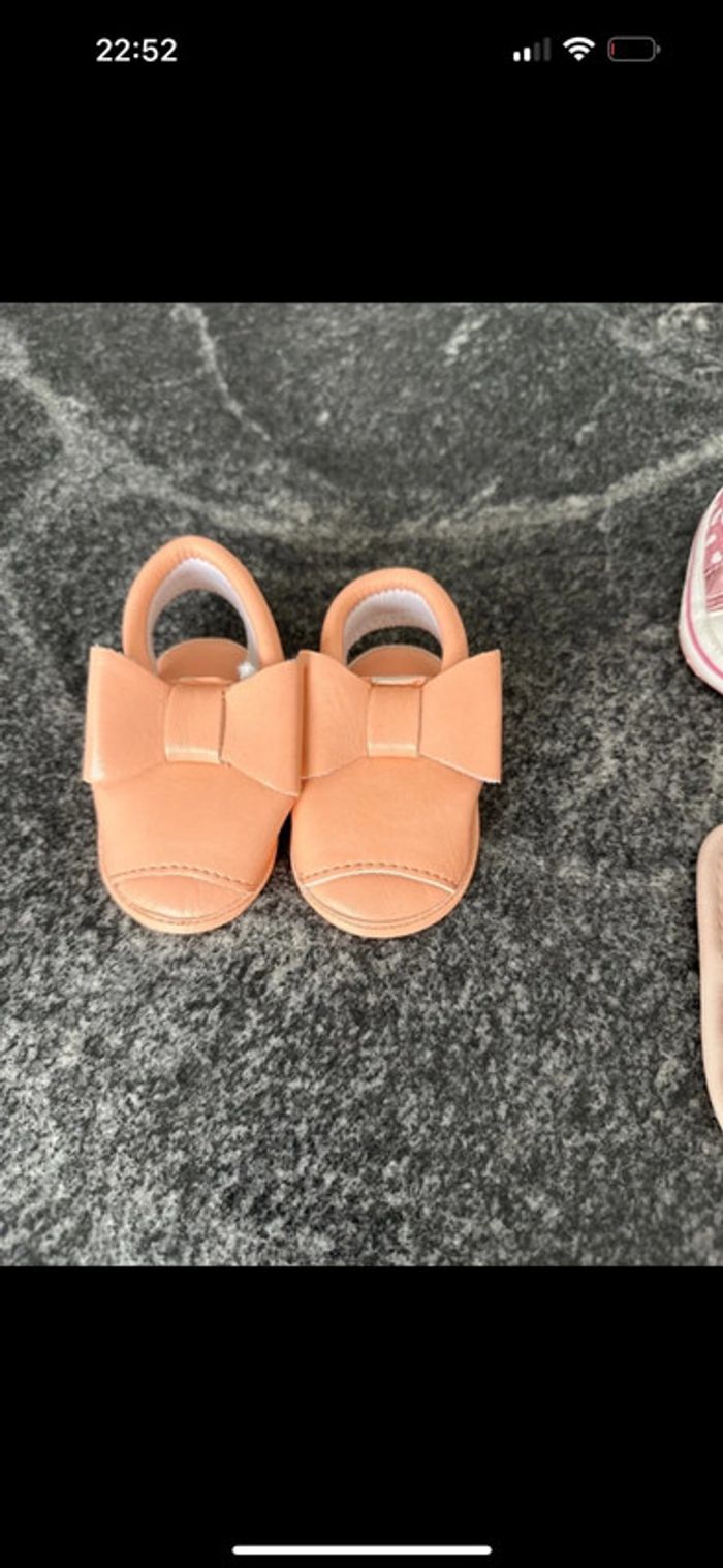Lot de 4 paires de chaussures taille 0-3 mois et 15 pour la Chicco - photo numéro 4