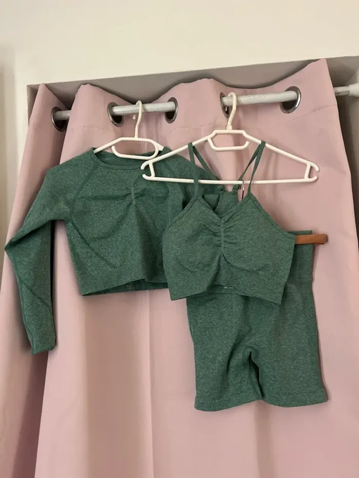 Lot ensemble de sport