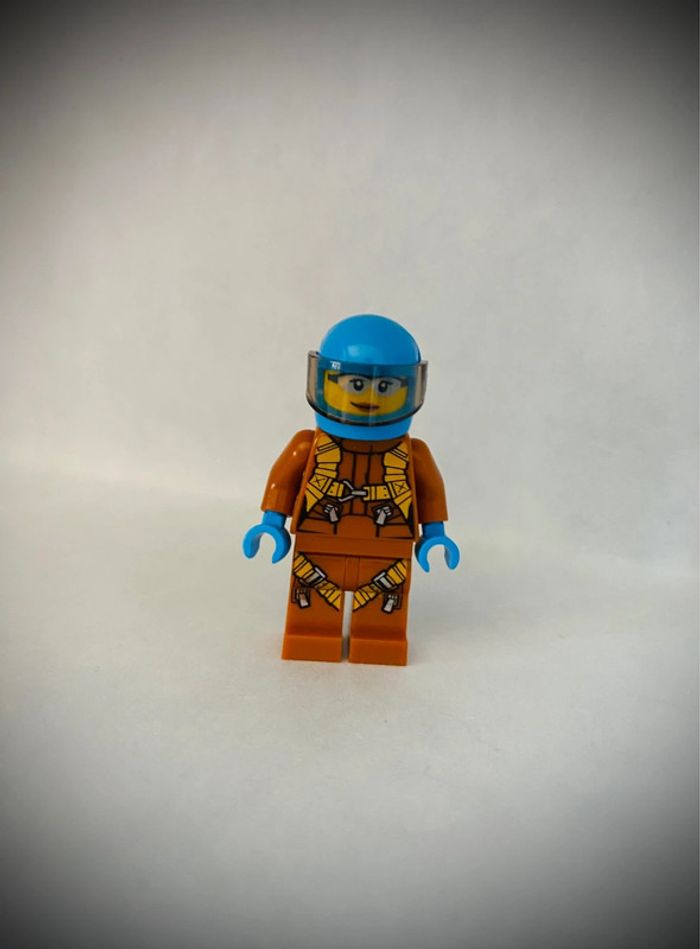 Minifigurine LEGO City - Quadcopter Pilot 2018 CTY0924 - Très bon état - photo numéro 2