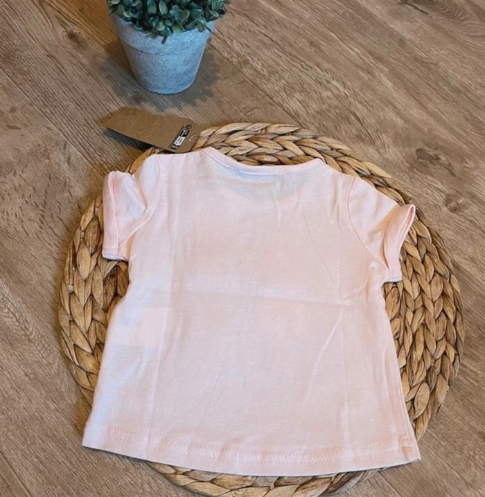 T-shirt neuf - photo numéro 2