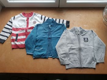 Lot de 3 gilets fin garçon taille 2 ans