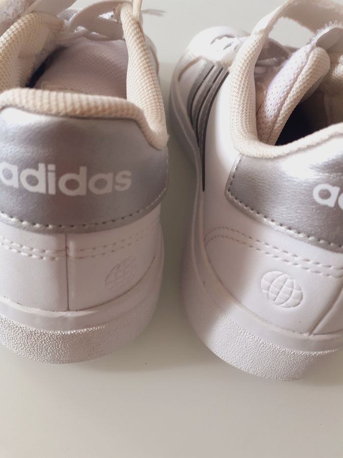 Basket Adidas taille 33 - photo numéro 4