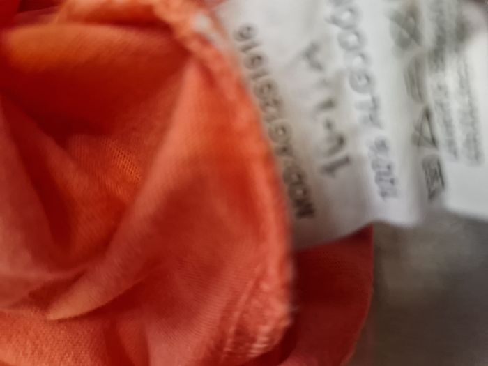 T-shirt fille - T. 10 ans - TB état - photo numéro 3