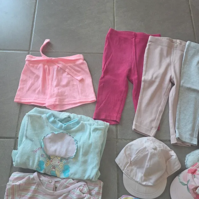 Lot vêtements 9 et 12 mois - photo numéro 2