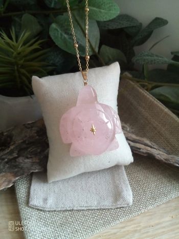 Collier tortue en pierre de quartz rose