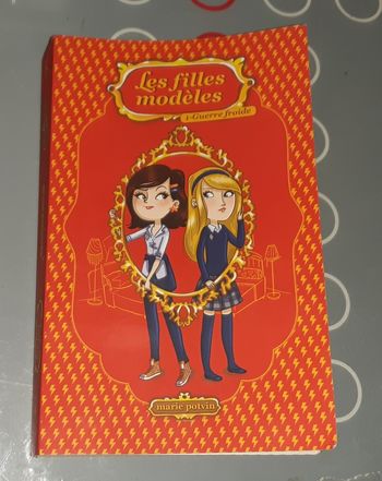 Livre les filles modèles Tome 1