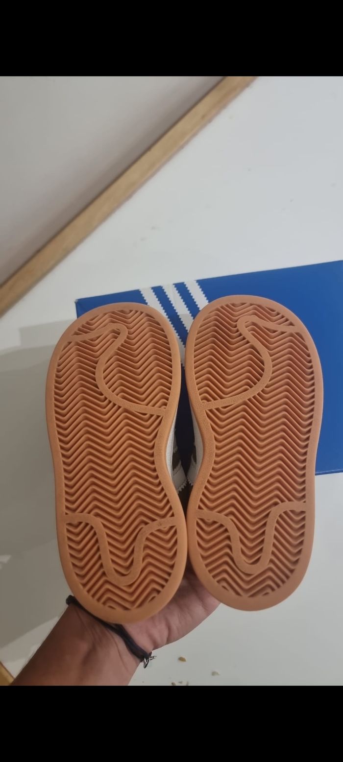 Basket adidas modèle campus taille 24 - photo numéro 4