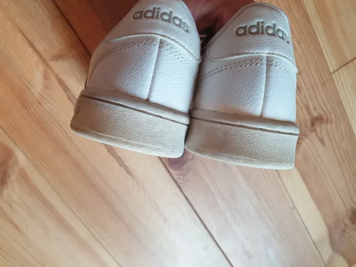 Baskets Adidas femme pointure 38⅔ - photo numéro 3
