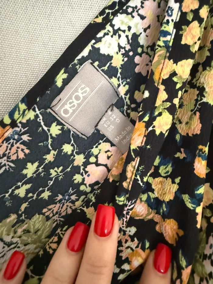 Combishort ASOS noire à fleurs - photo numéro 3