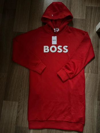 Magnifique robe pull Hugo Boss 16 ans
