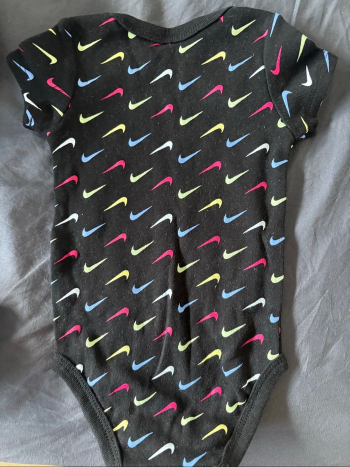 Tenue Nike bébé 0-6 M - photo numéro 6