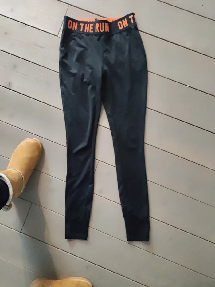Jogging sport XS/S New look - photo numéro 2