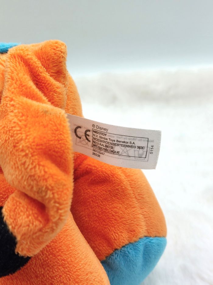 Disney Peluche doudou Tigrou en peignoir bleu vert 26 cm Nicotoy pieds bleus - photo numéro 4