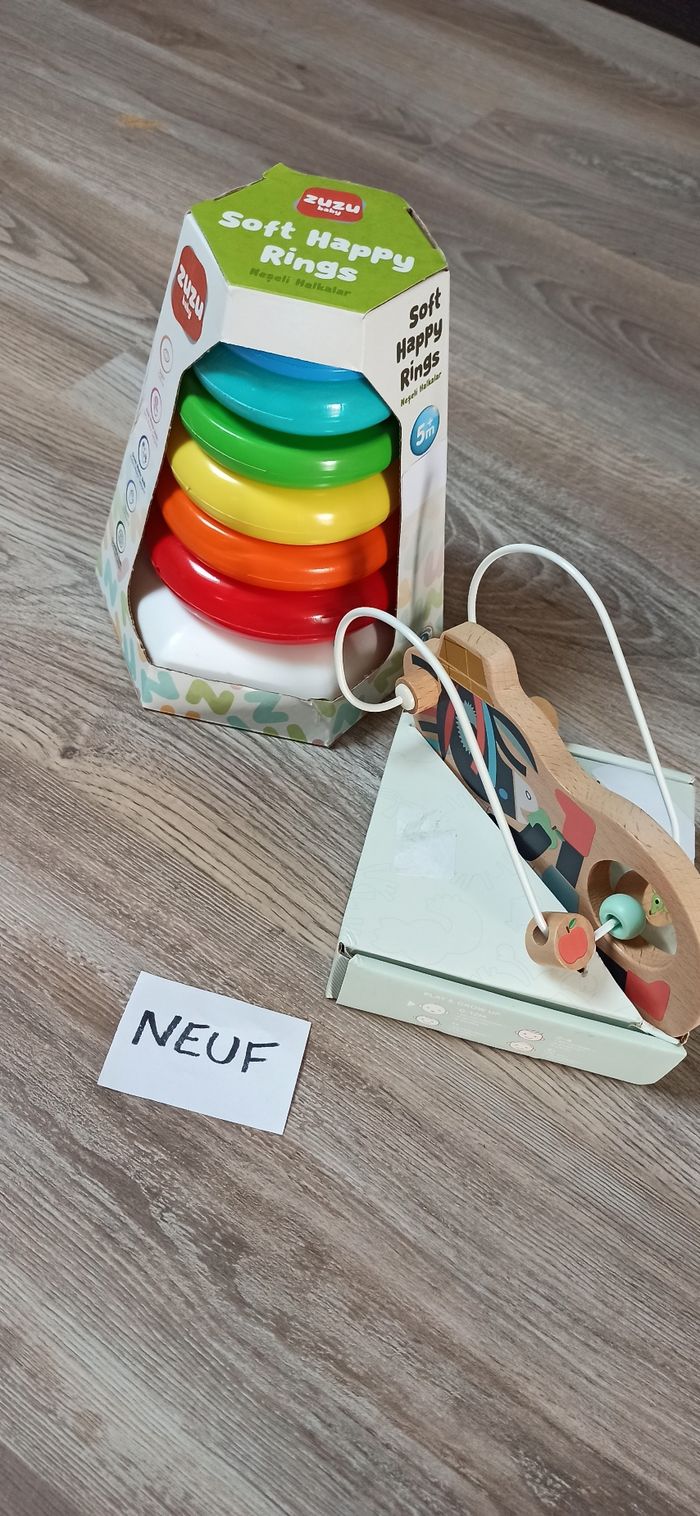 Lot jouets bébé à empiler et tirer