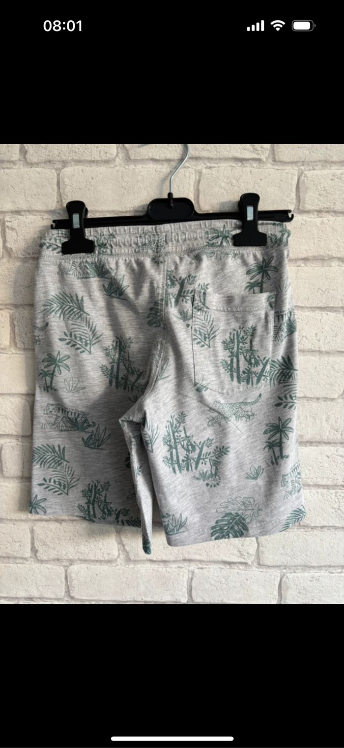 Short c&a taille 9 /10 ans - photo numéro 2