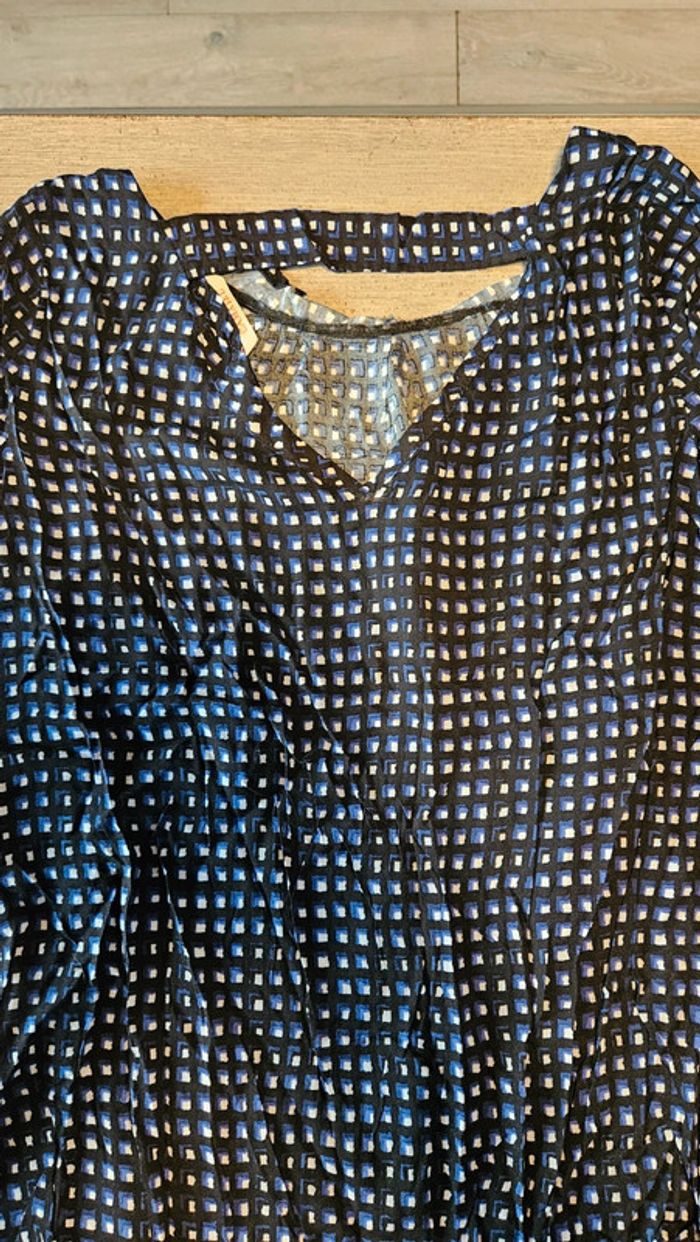 Blouse à manches 3/4 noire avec dessin bleus et blancs, Camaïeu, 40, peu mise - photo numéro 6