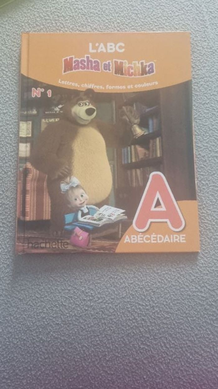Lot de 5 livres masha et michka