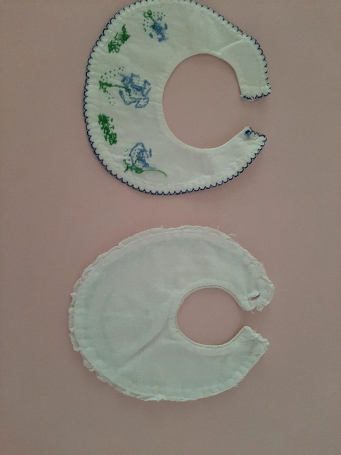 Bavoirs anciens rebrodés - photo numéro 4