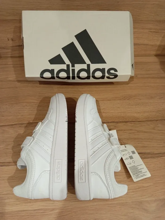 Baskets mixtes blanches à scratchs Adidas pointure 33 neuves dans leur boîte d'origine 🏷 - photo numéro 2