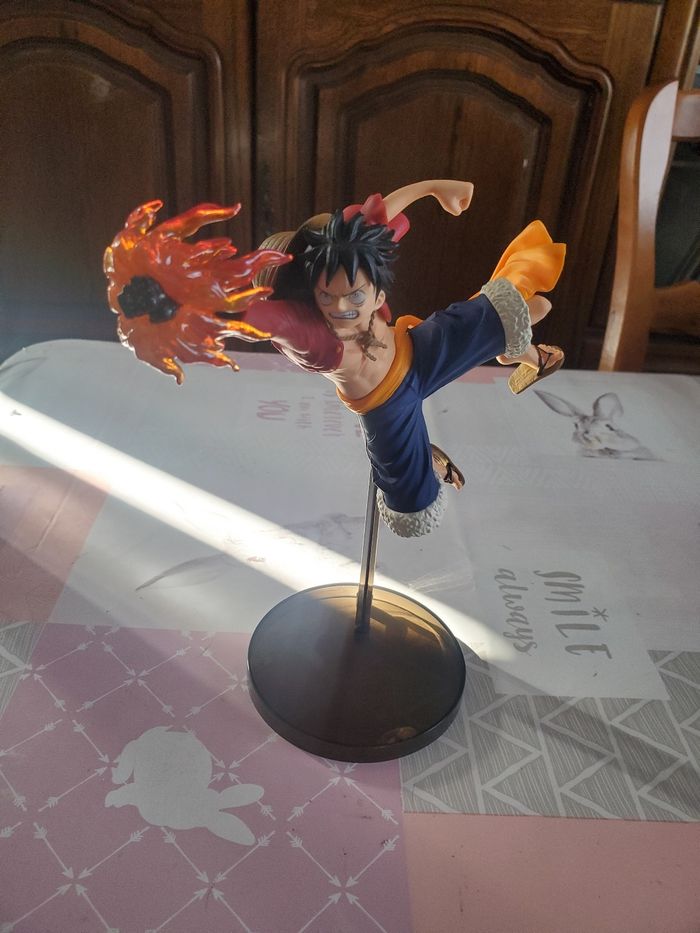 Figurine one piece monkey.d.luffy