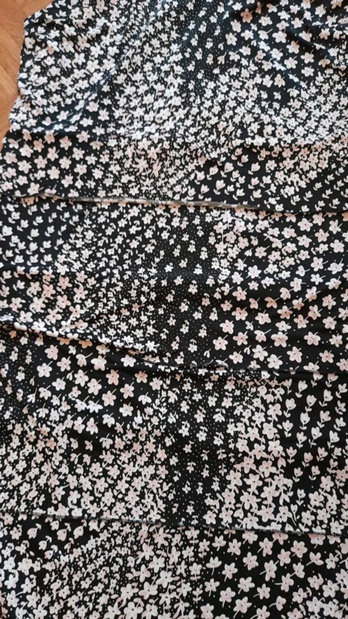 Robe noir avec superposition - photo numéro 2