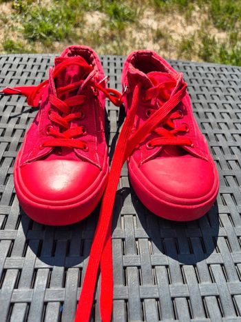 Chaussure Tams rouge pointure 33