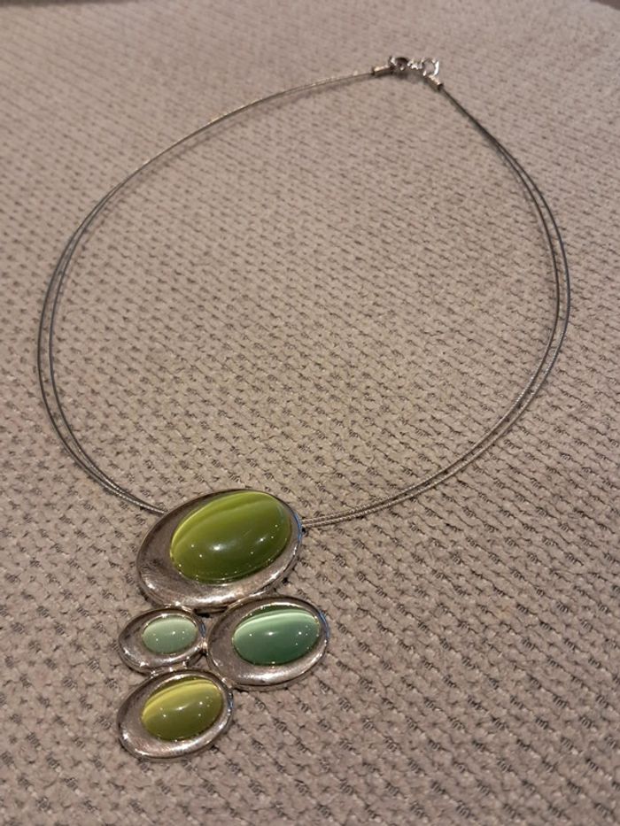 Collier neuf
