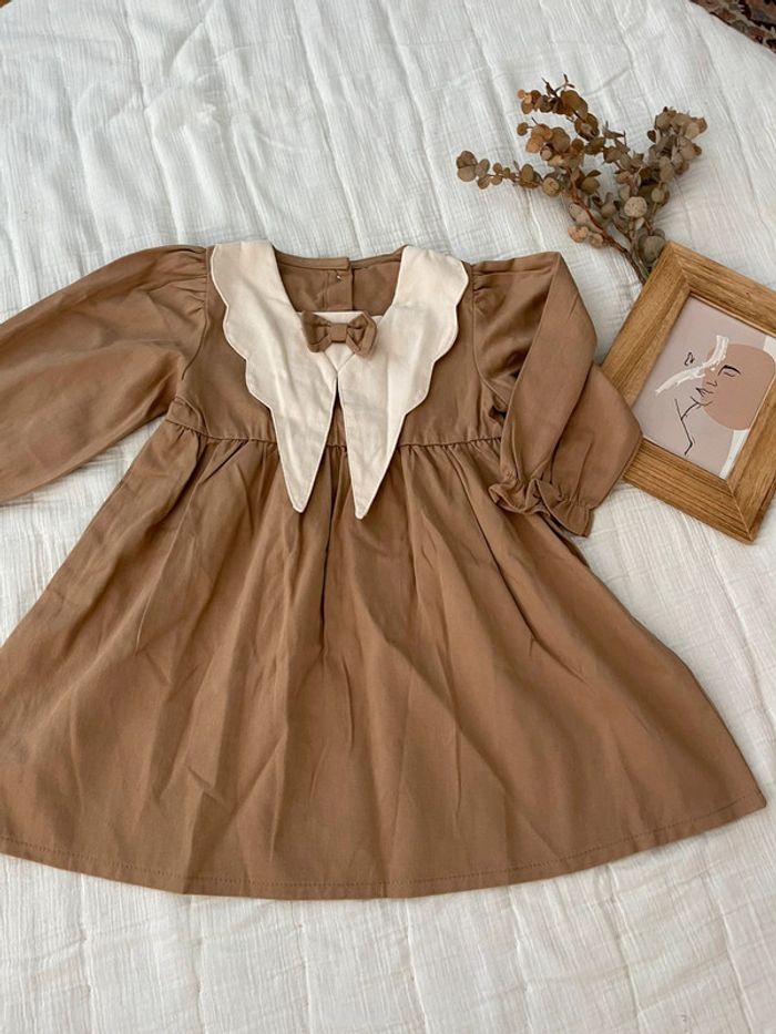 Robe beige col Claudine blanc - Neuve