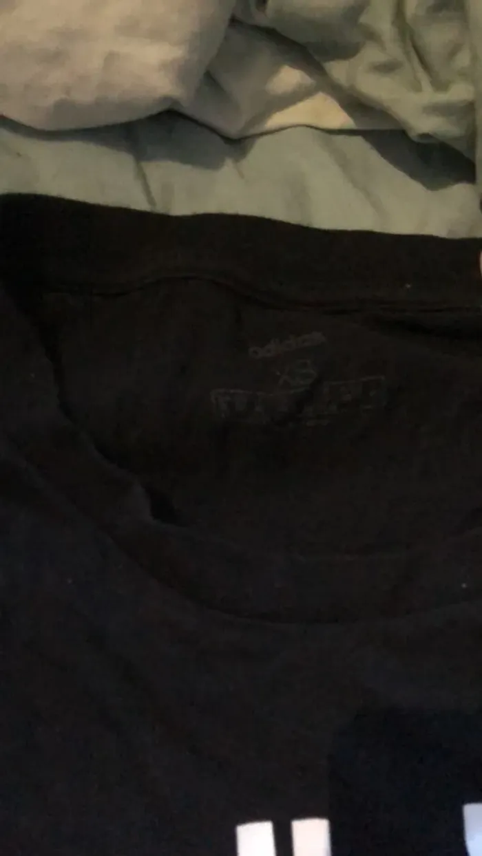 T short noir. Adidas XS unisexe - photo numéro 3