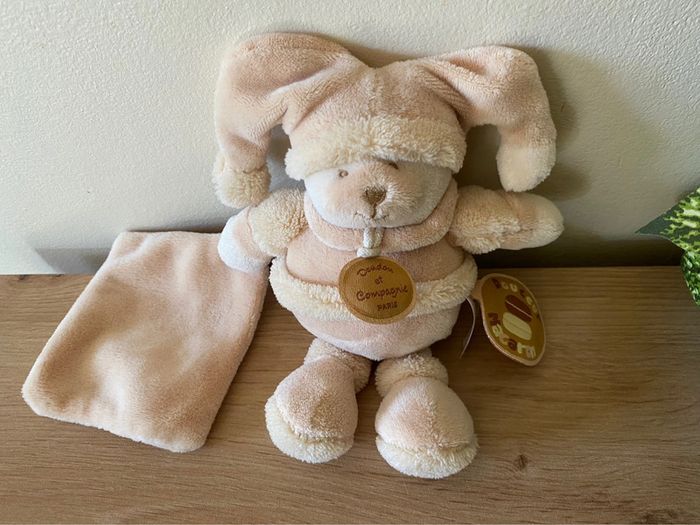 Doudou peluche ours douceur macaron beige avec mouchoir doudou et compagnie
