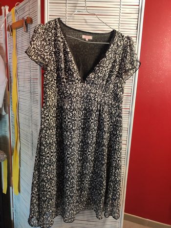 Robe noire et blanche