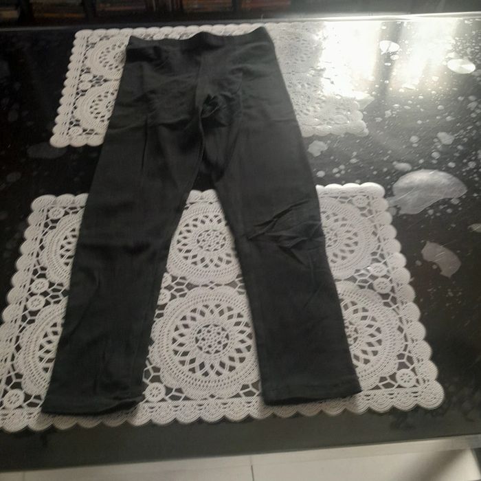 Lot 2 leggings noirs 6 et 8 ans en bon état la halle et happy girls club - photo numéro 3