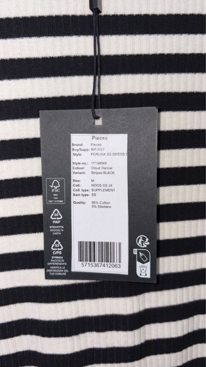 PIECES - Robe moulante rayée - Taille M - Noir et Blanc - Neuf avec étiquette - photo numéro 3